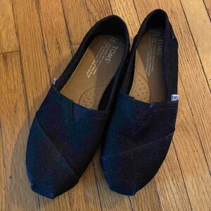 TOMS. Women’s shoes.